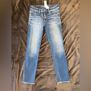 NWT Women’s American Eagle size 6 jeans